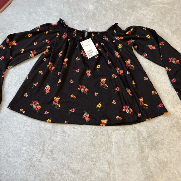 H&M Off Shoulder Floral Blouse - Picture 2 of 5